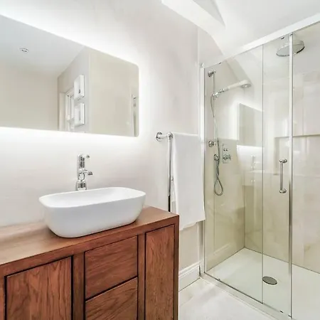 2 Bedroom Garden Flat London Exterior photo