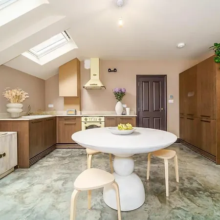 2 Bedroom Garden Flat London Exterior photo