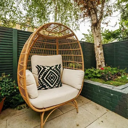 2 Bedroom Garden Flat London Exterior photo
