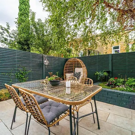 2 Bedroom Garden Flat London Exterior photo