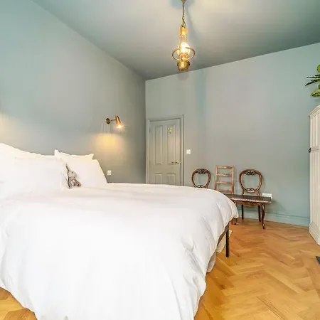 2 Bedroom Garden Flat London Exterior photo