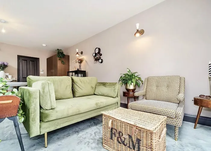 2 Bedroom Garden Flat